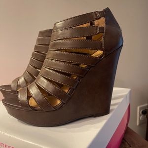 Wedge heels